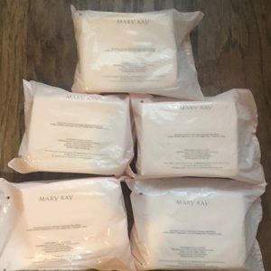 Bundle of 5 New Mary Kay Disposable Facial Cloths packages, each package…